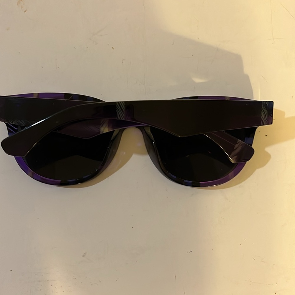 BURBERRY ROUND SUNGLASSES WINTER GRAPE COLOR - Picture 2 of 6
